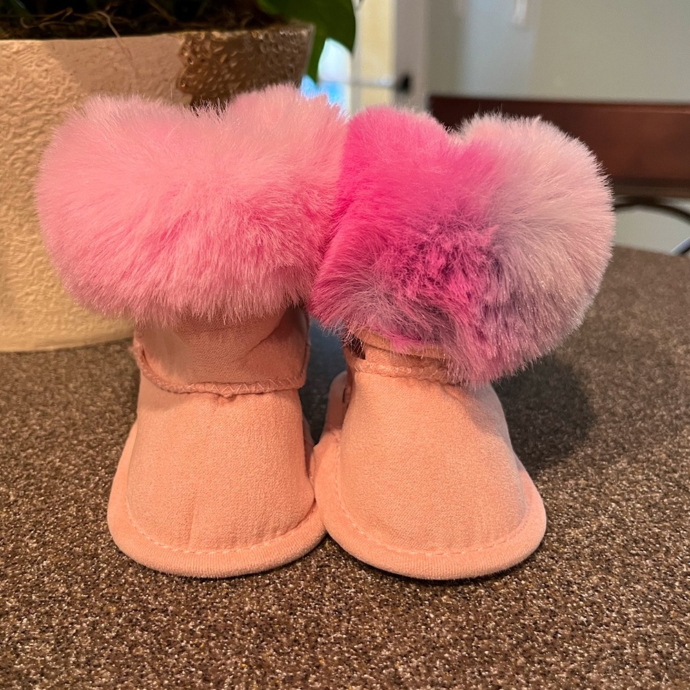 0-3 month crib shoes- boots with fur